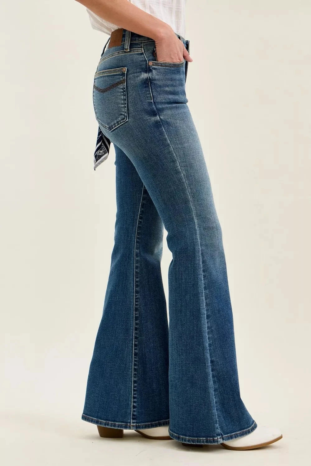 Judy Blue Mid Rise Jaqueline Flare